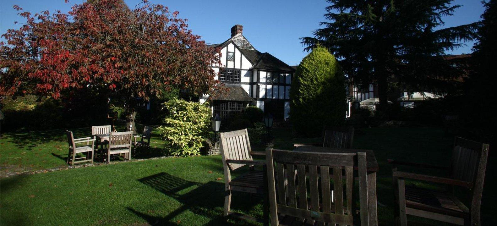 Thatchers East Horsley Exteriör bild