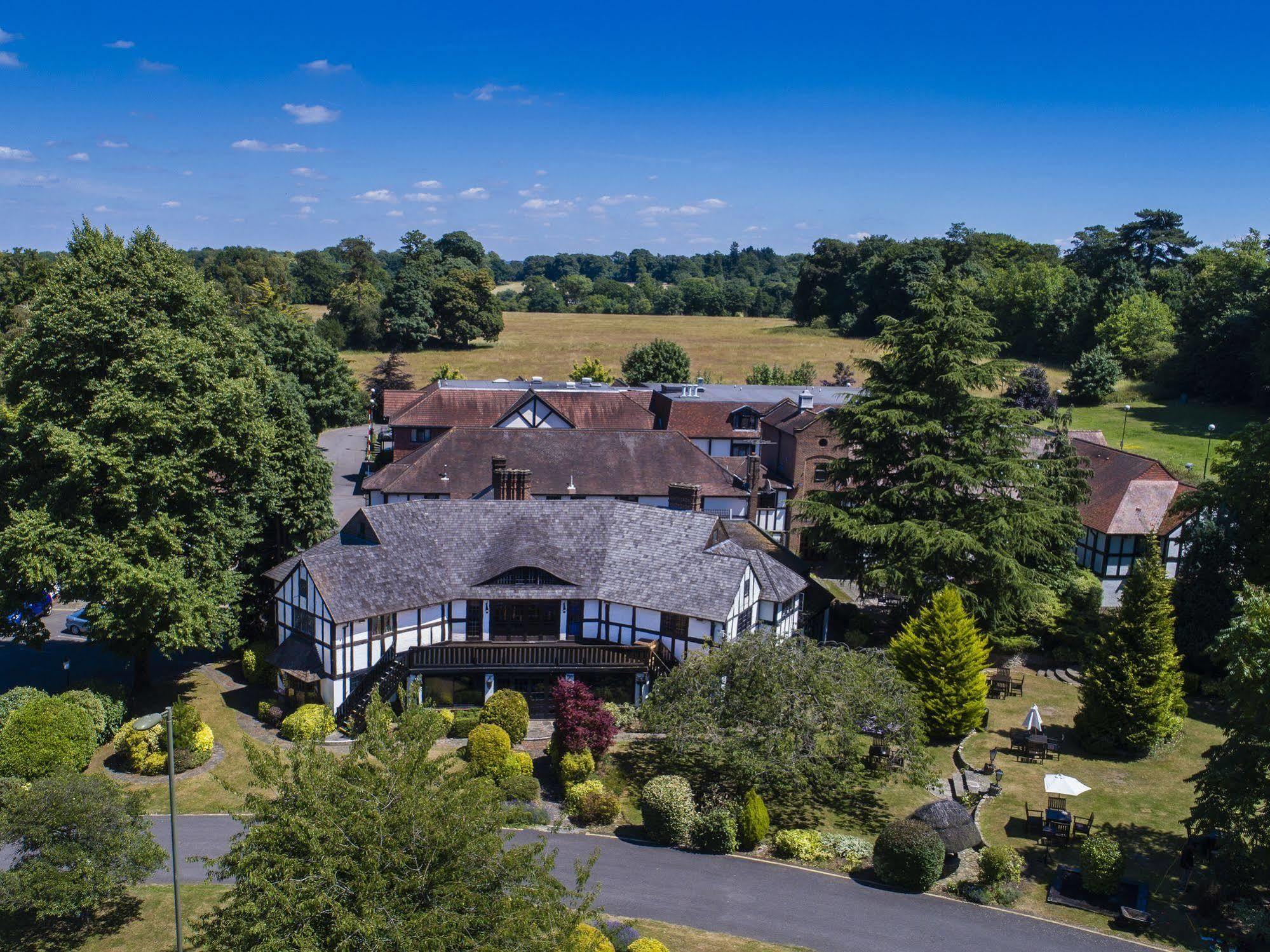 Thatchers East Horsley Exteriör bild